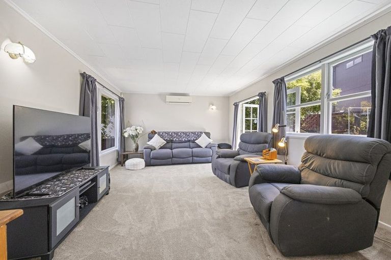 Photo of property in 38 Chatsworth Crescent, Pakuranga Heights, Auckland, 2010