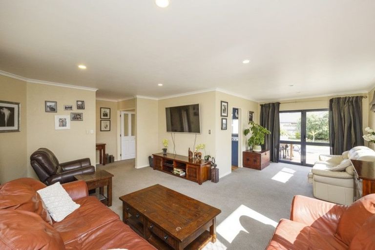 Photo of property in 94 Summerhill Drive, Fitzherbert, Palmerston North, 4410