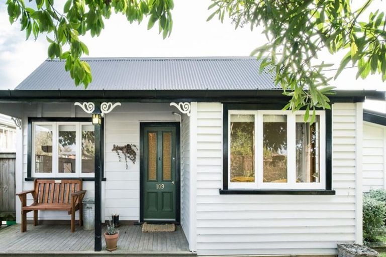 Photo of property in 109 Shakespeare Street, Leamington, Cambridge, 3432