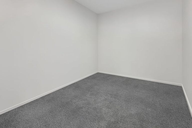 Photo of property in 355 Oxford Street, Levin, 5510