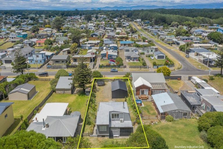 Photo of property in 14 Hunia Terrace, Himatangi Beach, Foxton, 4891