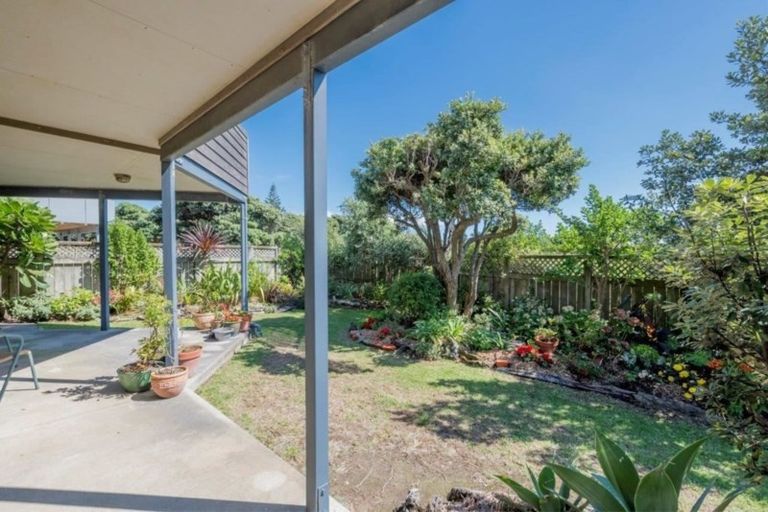 Photo of property in 108 Field Way, Waikanae Beach, Waikanae, 5036