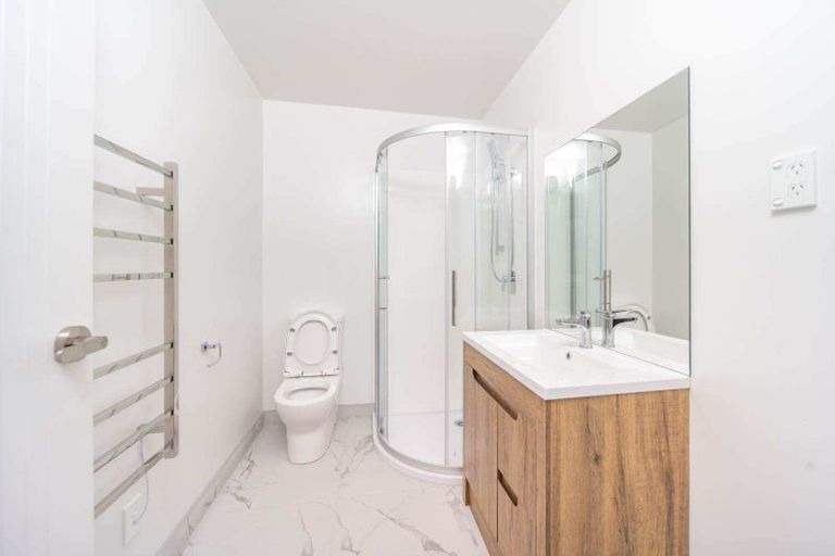 Photo of property in 8/4 Bittern Place, Henderson, Auckland, 0610