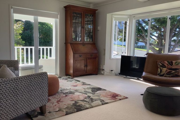 Photo of property in 1/2 Heathcote Road, Castor Bay, Auckland, 0620