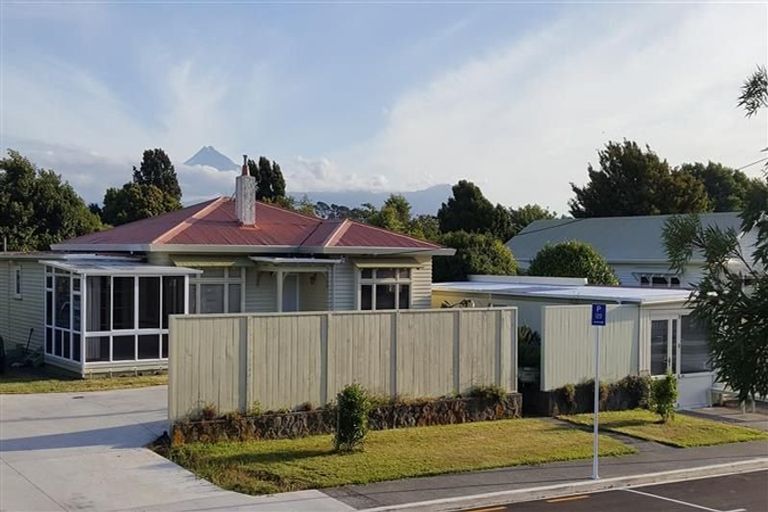 Photo of property in 18 Bell Street, Welbourn, New Plymouth, 4310