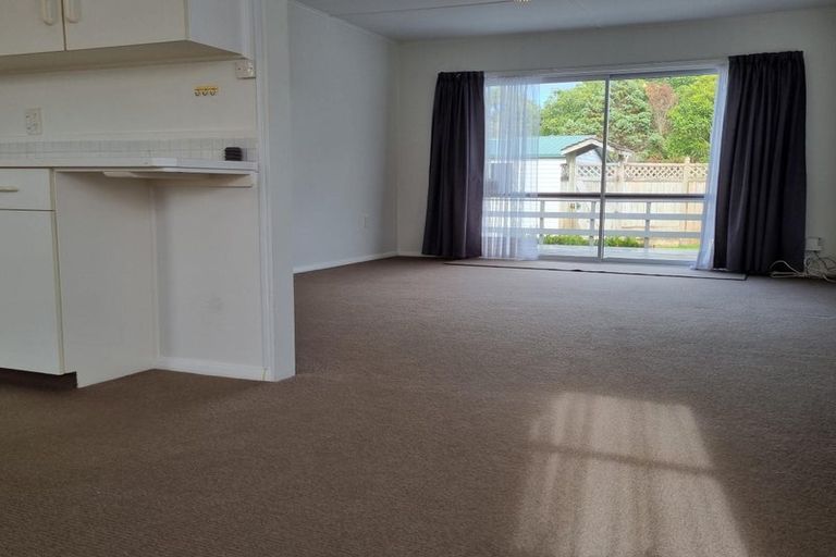 Photo of property in 18 Saulbrey Grove, Woburn, Lower Hutt, 5010