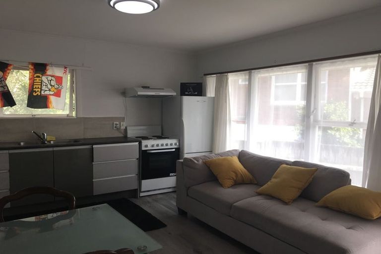 Photo of property in 2/58 Taharoto Road, Takapuna, Auckland, 0622