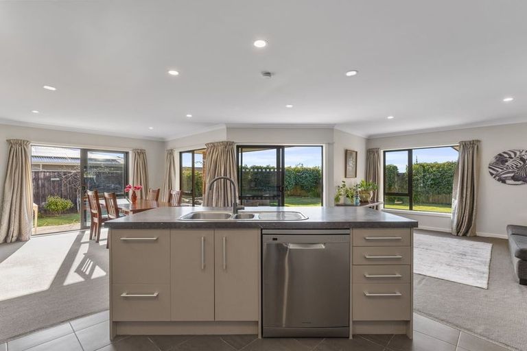 Photo of property in 8 Brompton Close, Richmond Heights, Taupo, 3330