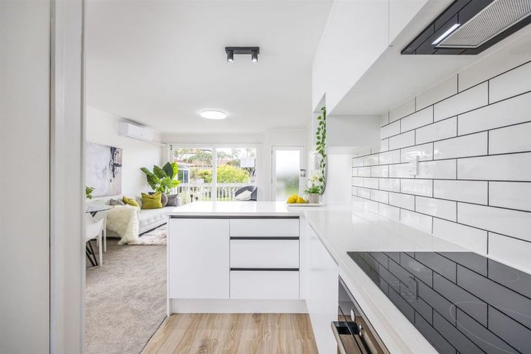 Photo of property in 3/240 Hurstmere Road, Takapuna, Auckland, 0622