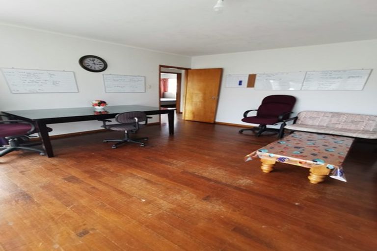 Photo of property in 80 View Road, Henderson, Auckland, 0612