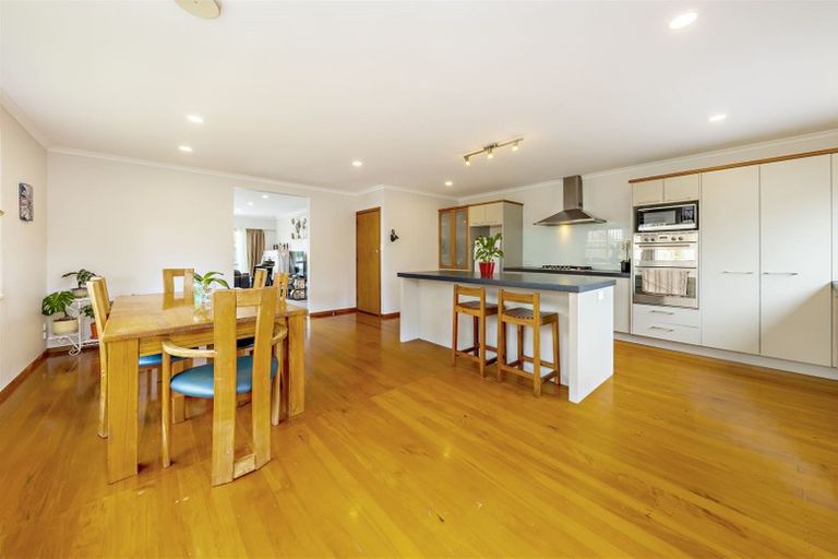 Photo of property in 7 Beldon Place, Pakuranga Heights, Auckland, 2010