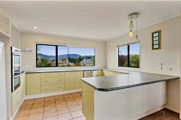 Photo of property in 8 Trig Hill Terrace, Waikanae Beach, Waikanae, 5036