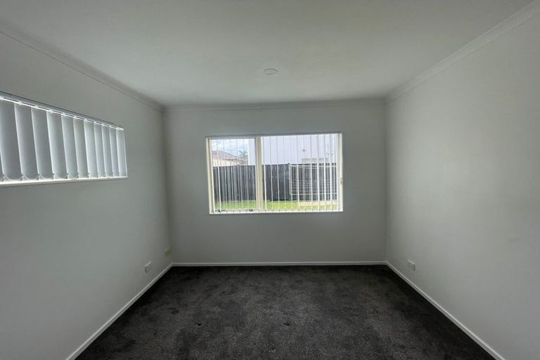 Photo of property in 9 Cambrian Crescent, Flat Bush, Auckland, 2016