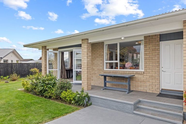 Photo of property in 12 Cowper Place, Avondale, Christchurch, 8061