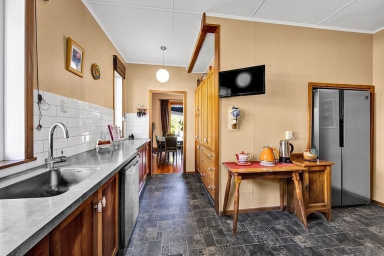 Photo of property in 70 Collins Street, Hawera, 4610