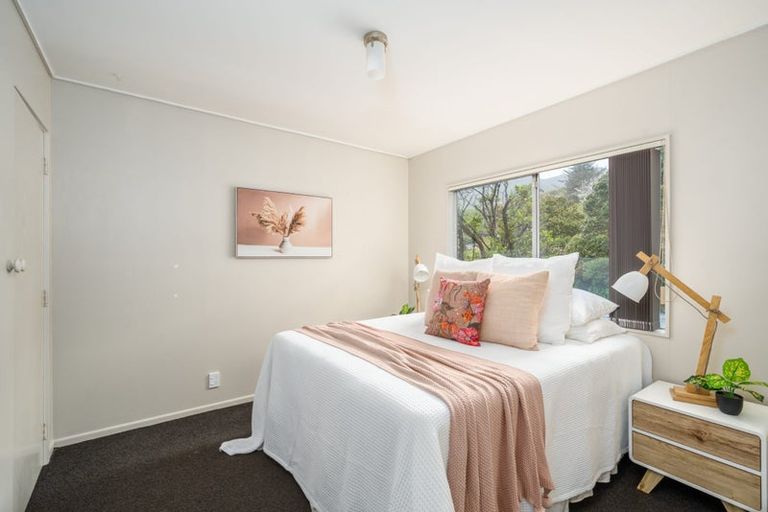 Photo of property in 32 Thurleigh Grove, Karori, Wellington, 6012