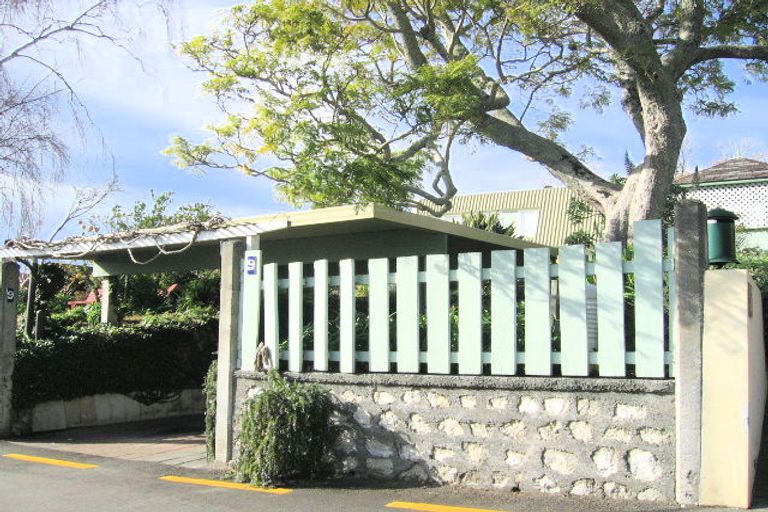 Photo of property in 9 Milton Terrace, Hospital Hill, Napier, 4110