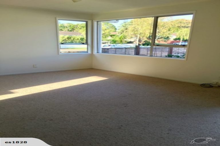 Photo of property in 19 Glennandrew Drive, Half Moon Bay, Auckland, 2012