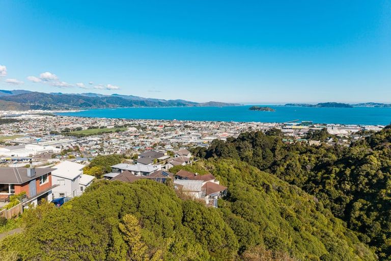 Photo of property in 22 Bushey Way, Maungaraki, Lower Hutt, 5010