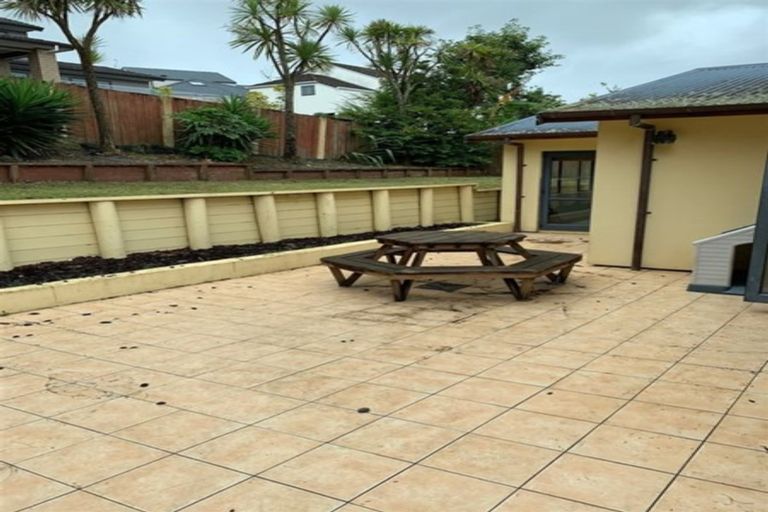 Photo of property in 11 Fairchild Avenue, Goodwood Heights, Auckland, 2105