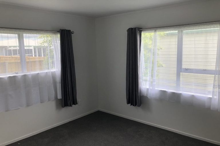 Photo of property in 2/388 Te Atatu Road, Te Atatu Peninsula, Auckland, 0610