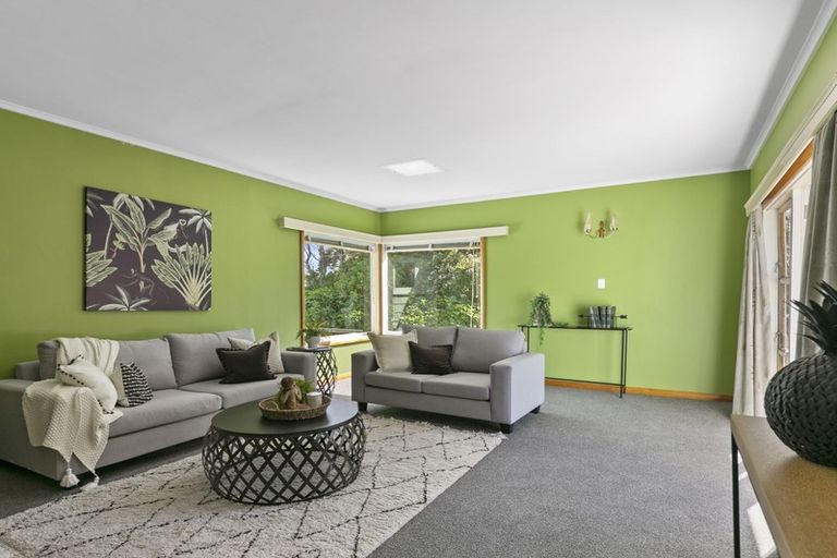 Photo of property in 8 Miles Crescent, Newlands, Wellington, 6037