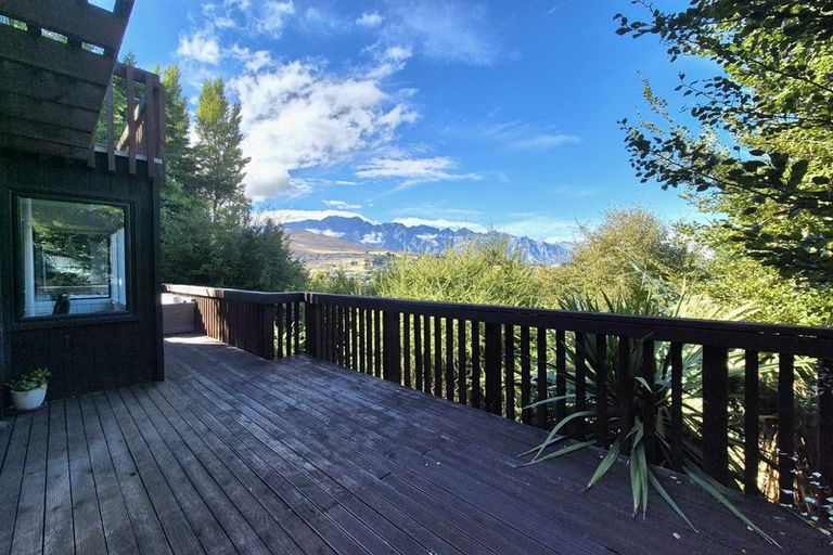Photo of property in 16 Maxwell Place, Queenstown, 9300