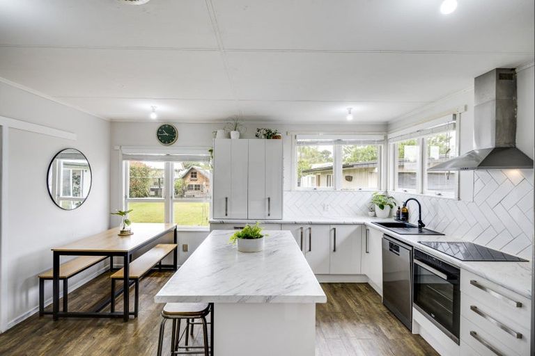 Photo of property in 10 Lipscombe Crescent, Havelock North, 4130