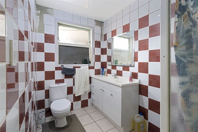 Photo of property in 97 Cobham Crescent, Kelston, Auckland, 0602