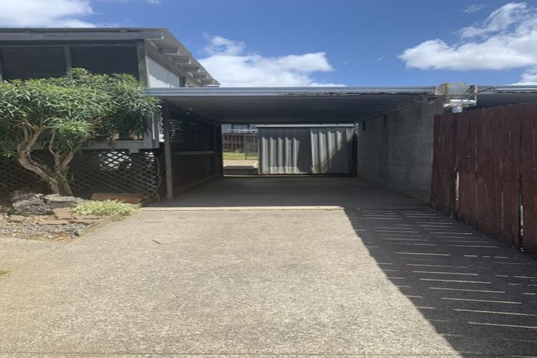 Photo of property in 2/4 Etherton Drive, Weymouth, Auckland, 2103