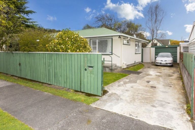 Photo of property in 1/1 Heretaunga Square, Silverstream, Upper Hutt, 5019