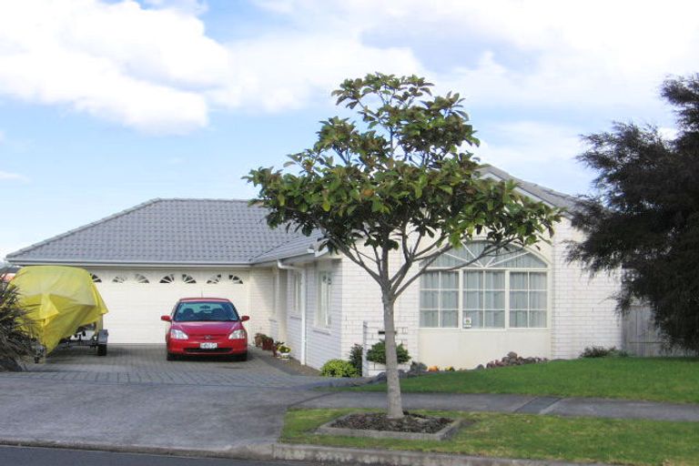 Photo of property in 10 Claremont Way, East Tamaki Heights, Auckland, 2016