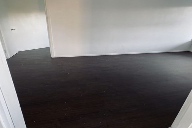 Photo of property in 1/95 Fairclough Road, Beach Haven, Auckland, 0626