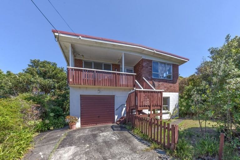 Photo of property in 27 Rimu Road, Stanmore Bay, Whangaparaoa, 0932