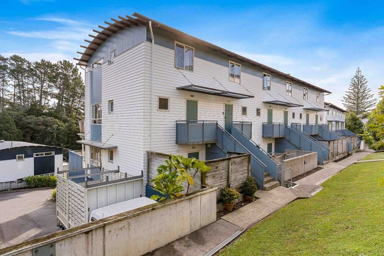 Photo of property in 4e/20 Ian Marwick Place, Birkenhead, Auckland, 0626