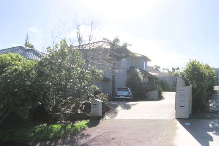 Photo of property in 9 Gillett Place, Botany Downs, Auckland, 2014