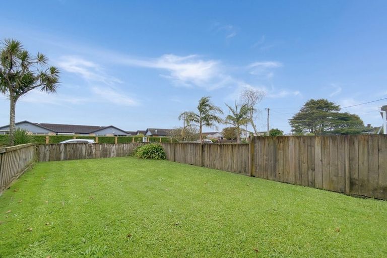 Photo of property in 67 Beach Road, Te Atatu Peninsula, Auckland, 0610