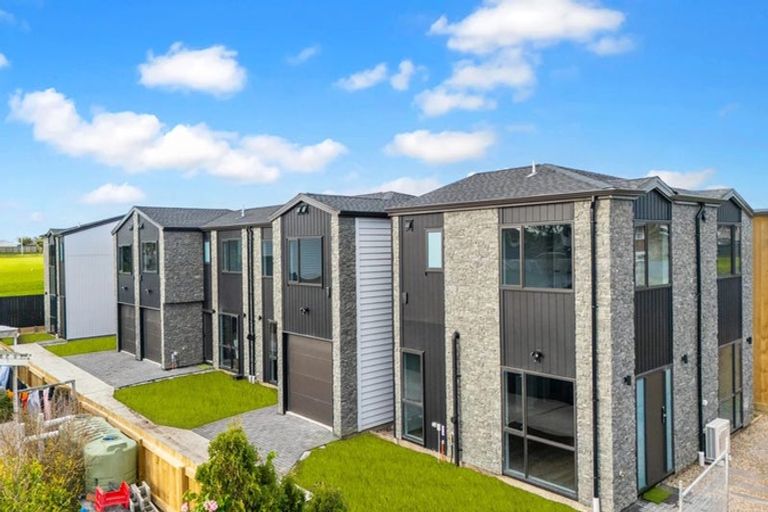 Photo of property in 8a Woburn Street, Mangere East, Auckland, 2024