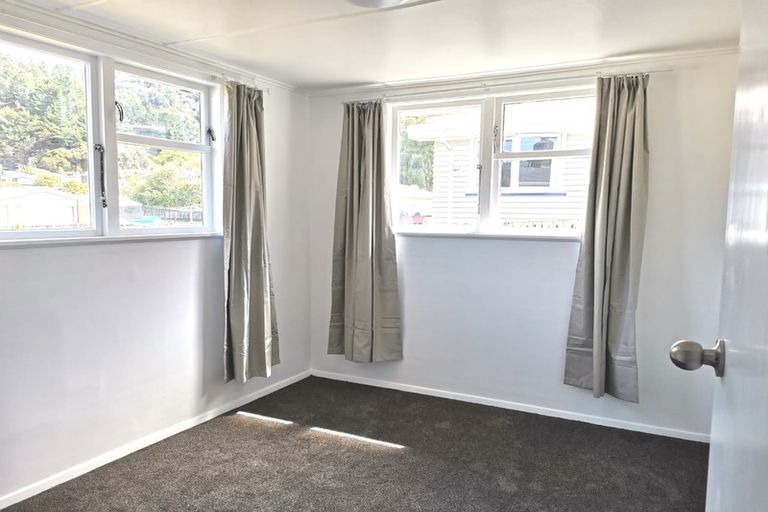 Photo of property in 35 Hanson Grove, Stokes Valley, Lower Hutt, 5019