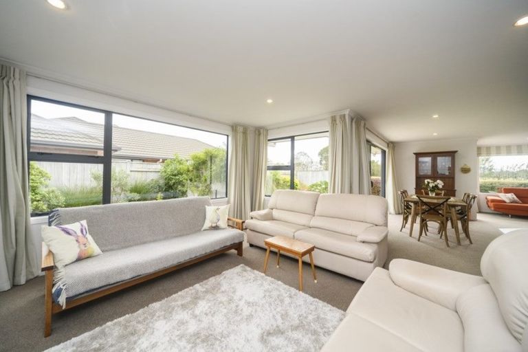 Photo of property in 15 Lorenzo Place, Kelvin Grove, Palmerston North, 4414