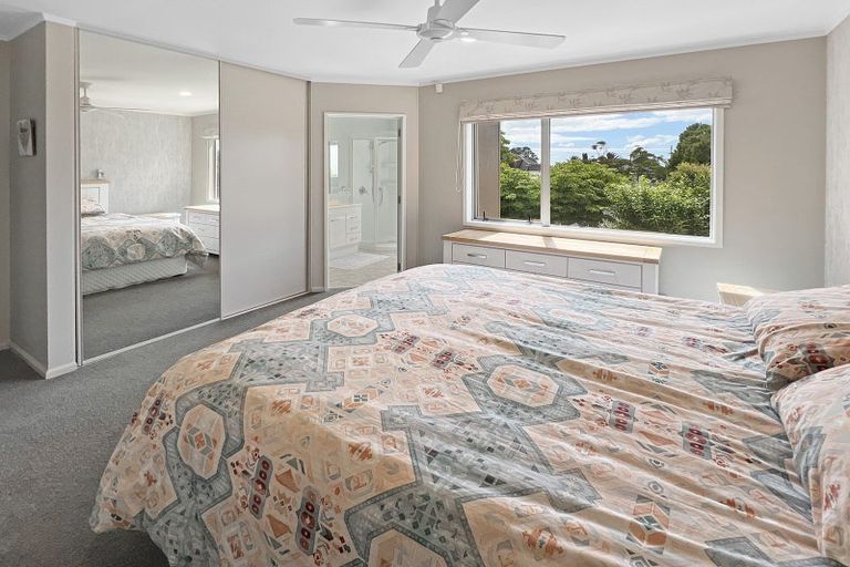 Photo of property in 8a Hauraki Crescent, Pinehill, Auckland, 0632