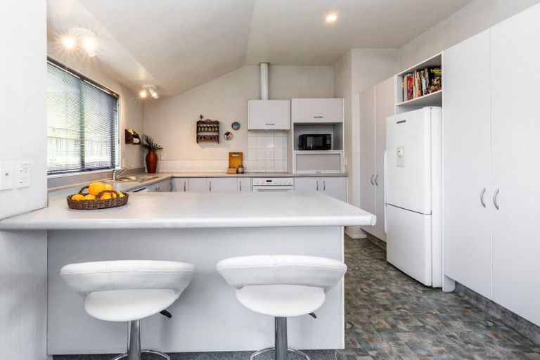 Photo of property in 12 Kingsgate Row, Havelock North, 4130