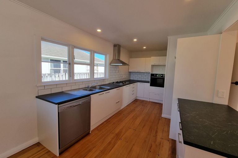 Photo of property in 27 Kenney Crescent, Fairfield, Hamilton, 3214