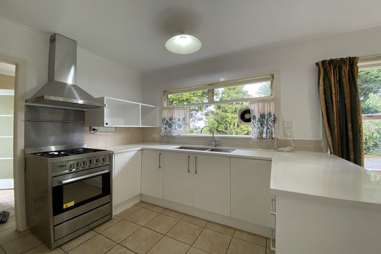 Photo of property in 4 Glenmore Road, Sunnyhills, Auckland, 2010