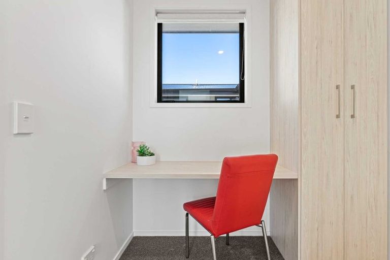 Photo of property in 14/10 Fathom Place, Te Atatu Peninsula, Auckland, 0610