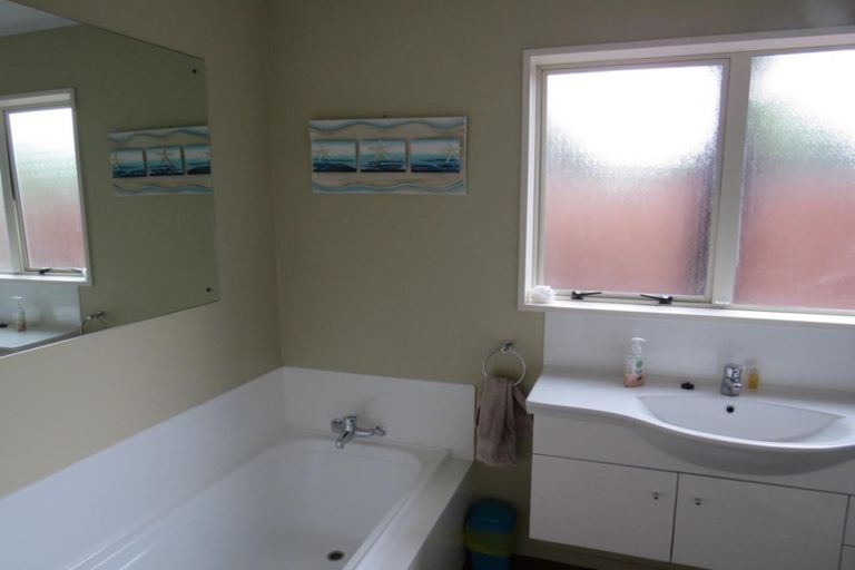 Photo of property in 4 Arkwright Place, Halswell, Christchurch, 8025