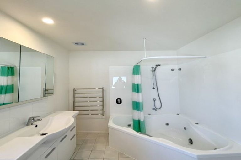 Photo of property in 17/69 Target Road, Totara Vale, Auckland, 0629