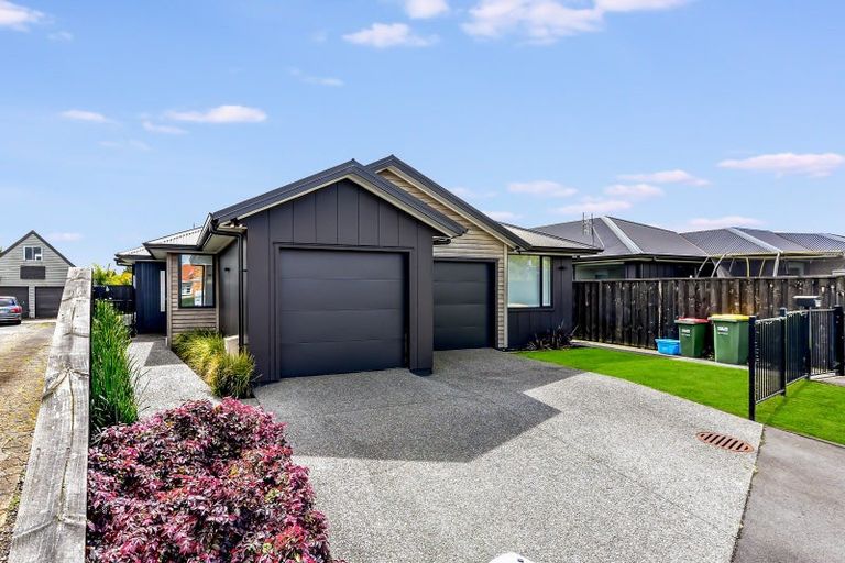 Photo of property in 2/14 Mitcham Avenue, Forest Lake, Hamilton, 3200