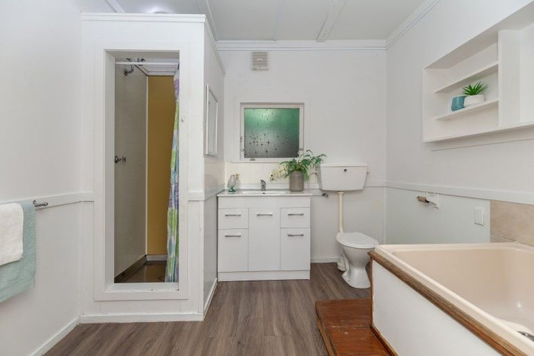 Photo of property in 6 Rewa Road, Raumati Beach, Paraparaumu, 5032