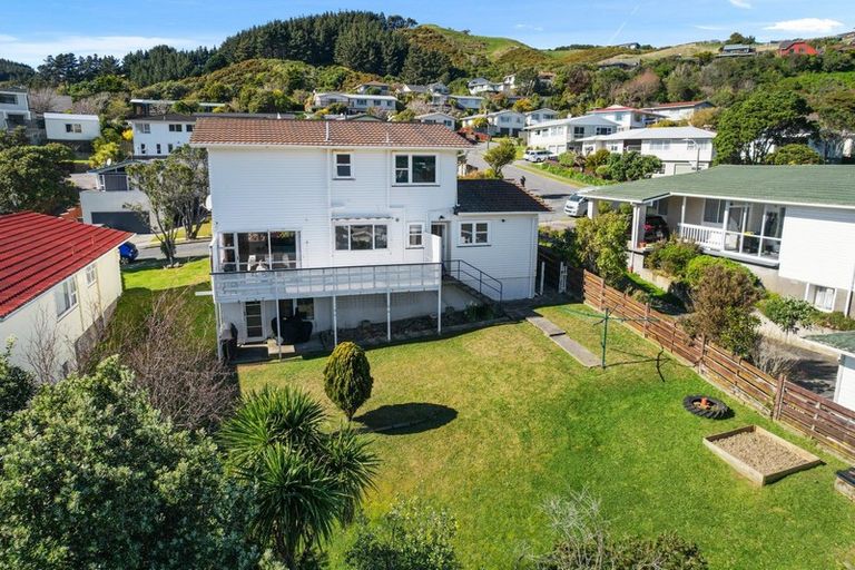 Photo of property in 12 Lupin Terrace, Tawa, Wellington, 5028
